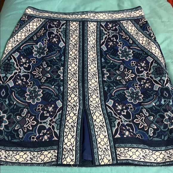 LOFT Dresses & Skirts - LOFT Navy and White Floral Pencil Skirt